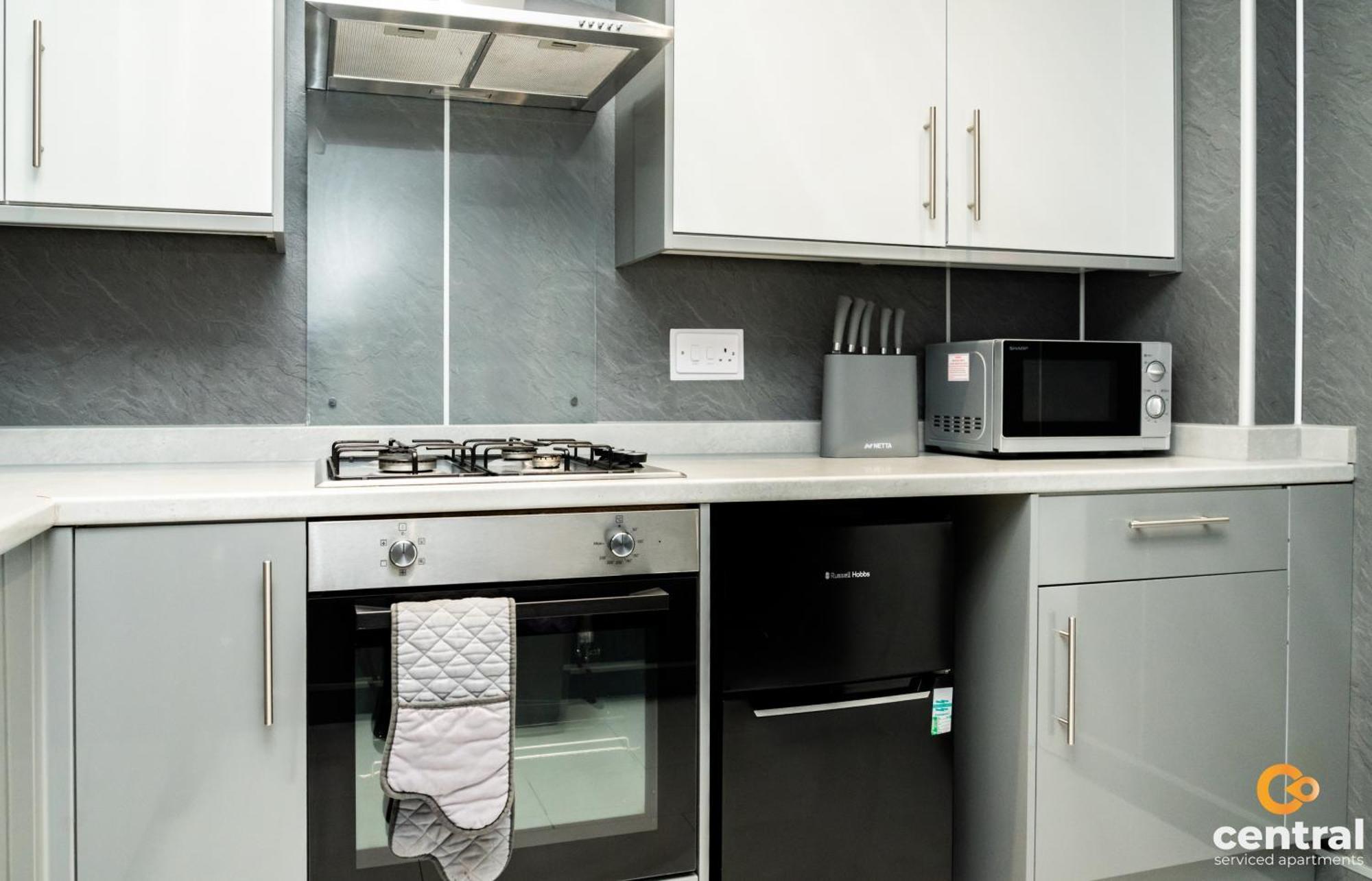 Central Serviced Apartments - 2 Bedroom - Free Street Parking - Fast Wifi - Smart Tvs In All Rooms - Ground Level - Family Neighbourhood - 3 X Double Beds - Heating 24-7 - Trade Stays - Weekly & Monthly Offers Dundee Bagian luar foto