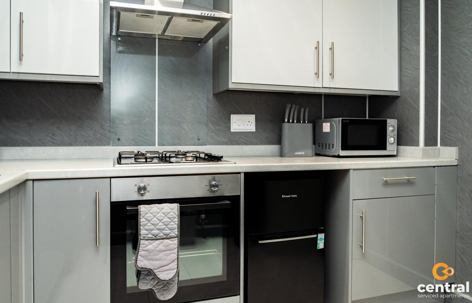 Central Serviced Apartments - 2 Bedroom - Free Street Parking - Fast Wifi - Smart Tvs In All Rooms - Ground Level - Family Neighbourhood - 3 X Double Beds - Heating 24-7 - Trade Stays - Weekly & Monthly Offers Dundee Bagian luar foto