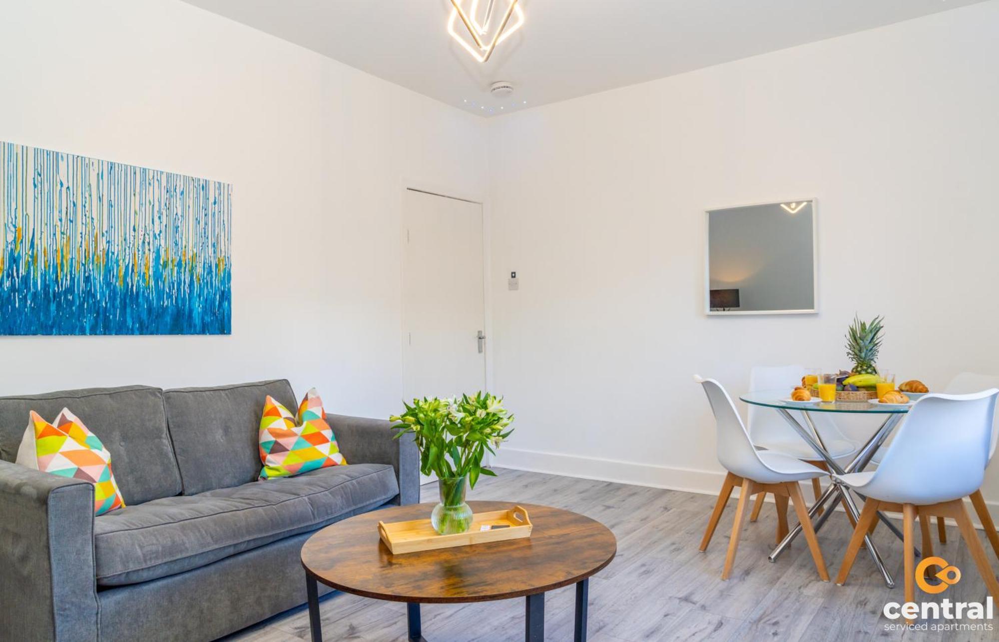 Central Serviced Apartments - 2 Bedroom - Free Street Parking - Fast Wifi - Smart Tvs In All Rooms - Ground Level - Family Neighbourhood - 3 X Double Beds - Heating 24-7 - Trade Stays - Weekly & Monthly Offers Dundee Bagian luar foto