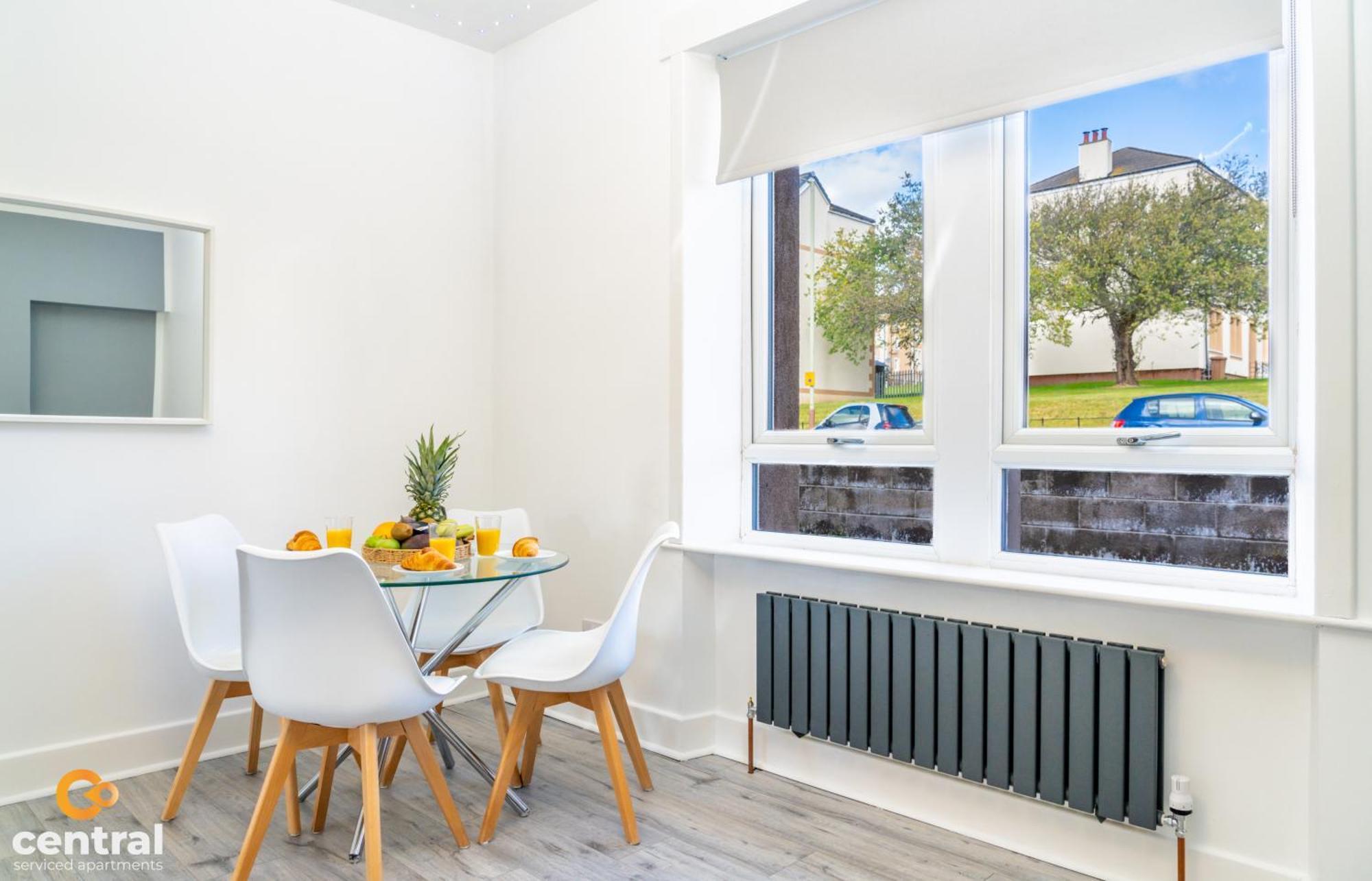Central Serviced Apartments - 2 Bedroom - Free Street Parking - Fast Wifi - Smart Tvs In All Rooms - Ground Level - Family Neighbourhood - 3 X Double Beds - Heating 24-7 - Trade Stays - Weekly & Monthly Offers Dundee Bagian luar foto
