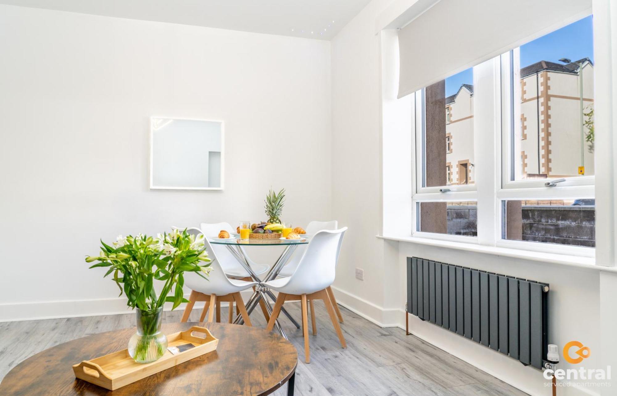 Central Serviced Apartments - 2 Bedroom - Free Street Parking - Fast Wifi - Smart Tvs In All Rooms - Ground Level - Family Neighbourhood - 3 X Double Beds - Heating 24-7 - Trade Stays - Weekly & Monthly Offers Dundee Bagian luar foto
