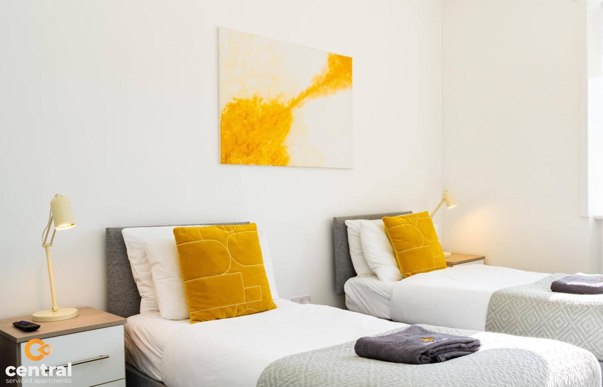 Central Serviced Apartments - 2 Bedroom - Free Street Parking - Fast Wifi - Smart Tvs In All Rooms - Ground Level - Family Neighbourhood - 3 X Double Beds - Heating 24-7 - Trade Stays - Weekly & Monthly Offers Dundee Bagian luar foto