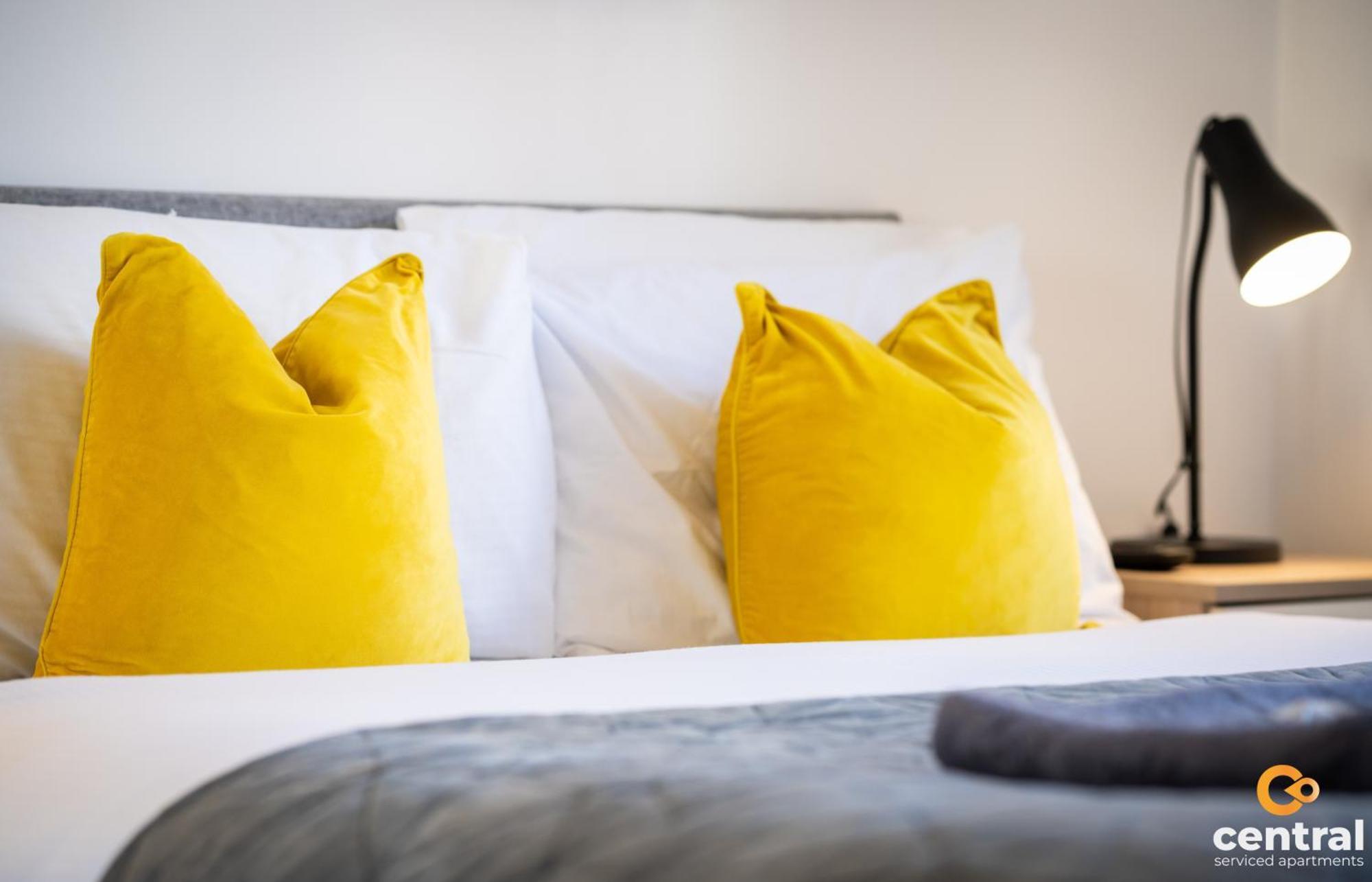 Central Serviced Apartments - 2 Bedroom - Free Street Parking - Fast Wifi - Smart Tvs In All Rooms - Ground Level - Family Neighbourhood - 3 X Double Beds - Heating 24-7 - Trade Stays - Weekly & Monthly Offers Dundee Bagian luar foto