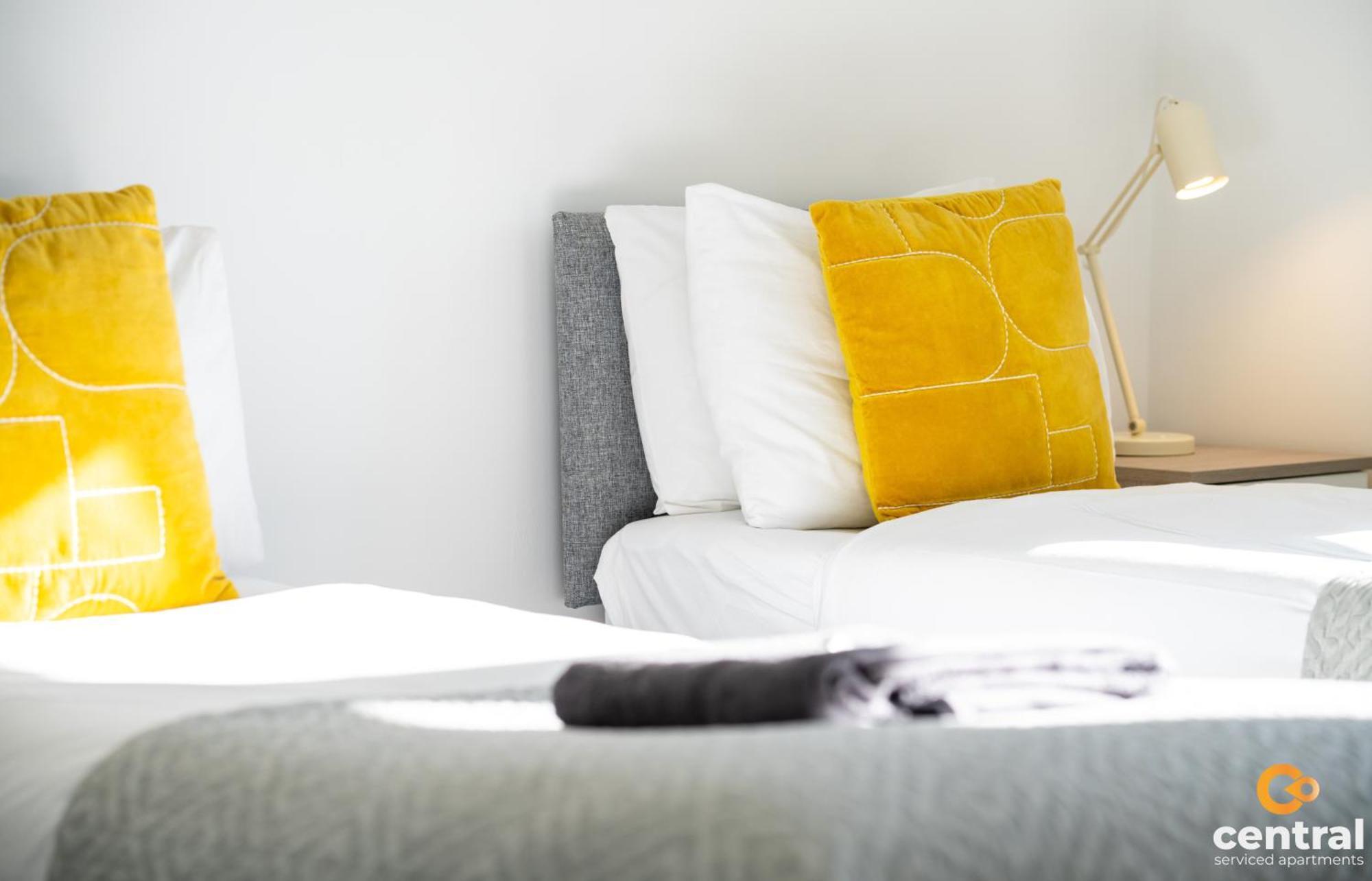 Central Serviced Apartments - 2 Bedroom - Free Street Parking - Fast Wifi - Smart Tvs In All Rooms - Ground Level - Family Neighbourhood - 3 X Double Beds - Heating 24-7 - Trade Stays - Weekly & Monthly Offers Dundee Bagian luar foto
